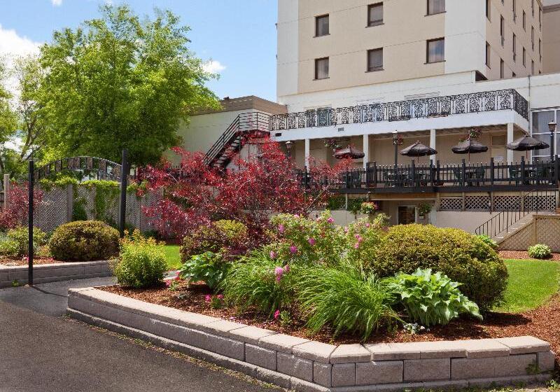 هتل Crowne Plaza Fredericton Lord Beaverbrook, An Ihg