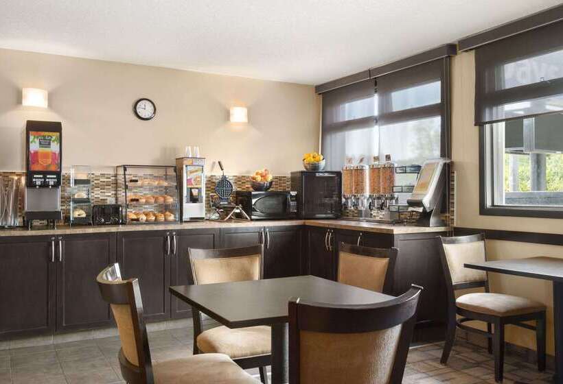 فندق Days Inn By Wyndham Calgary Northwest