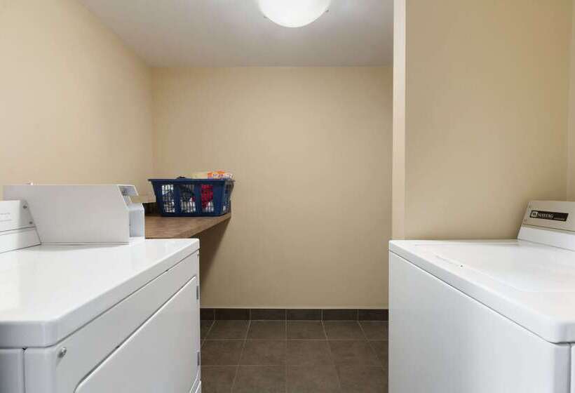 فندق Days Inn By Wyndham Calgary Northwest