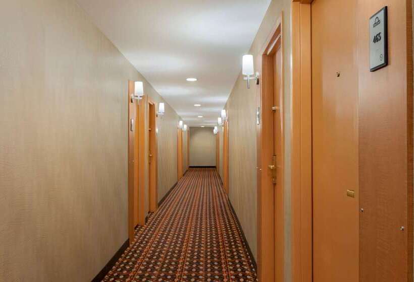 فندق Days Inn By Wyndham Edmonton Downtown