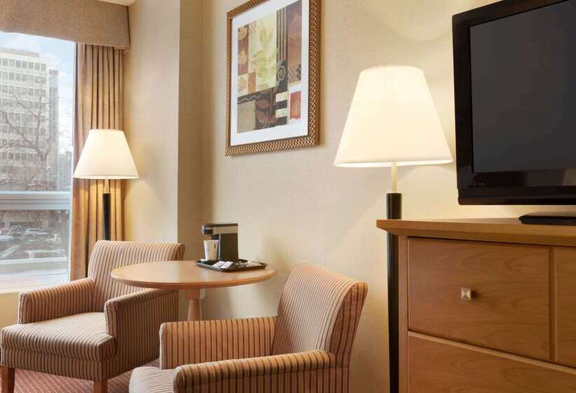 فندق Days Inn By Wyndham Edmonton Downtown