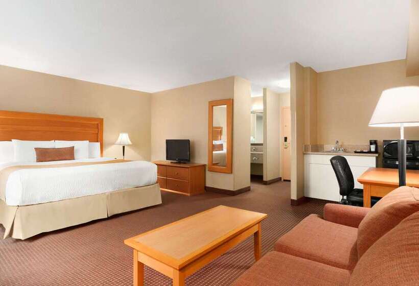 فندق Days Inn By Wyndham Edmonton Downtown
