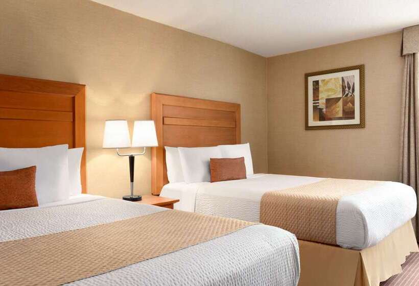 فندق Days Inn By Wyndham Edmonton Downtown