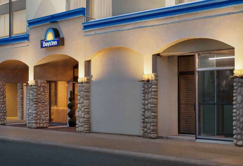 فندق Days Inn By Wyndham Edmonton Downtown