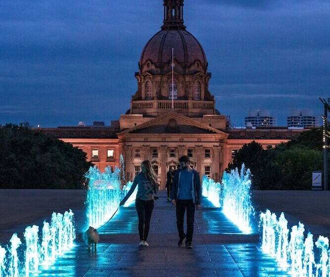 فندق Days Inn By Wyndham Edmonton Downtown