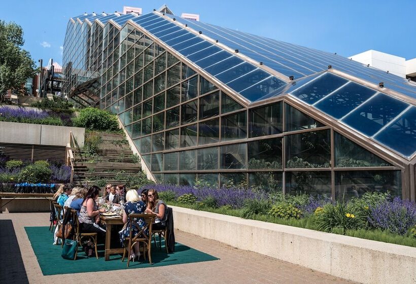 فندق Days Inn By Wyndham Edmonton Downtown