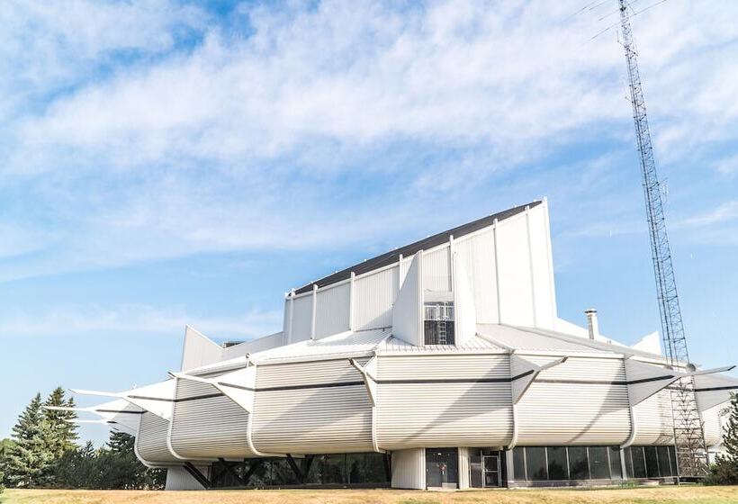 فندق Days Inn By Wyndham Edmonton Downtown