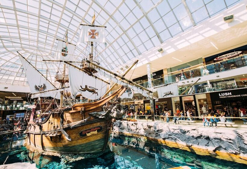 فندق Days Inn By Wyndham Edmonton Downtown