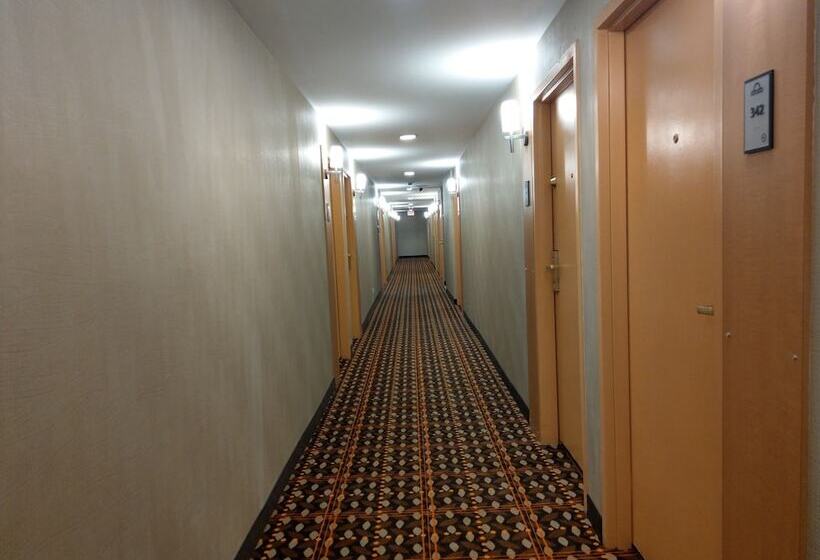 فندق Days Inn By Wyndham Edmonton Downtown