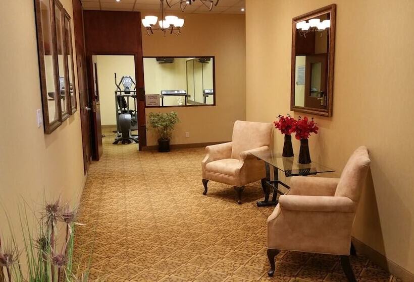 فندق Days Inn By Wyndham Edmonton Downtown