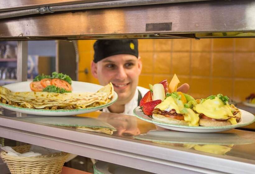 فندق Days Inn By Wyndham Edmonton Downtown