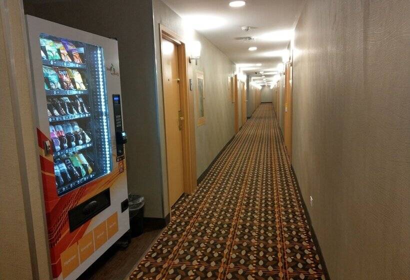 فندق Days Inn By Wyndham Edmonton Downtown