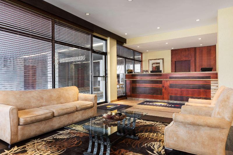 فندق Days Inn By Wyndham Edmonton Downtown