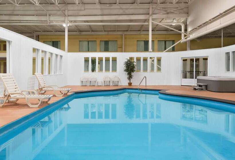 Отель Days Inn Blainville & Centre De Conférence