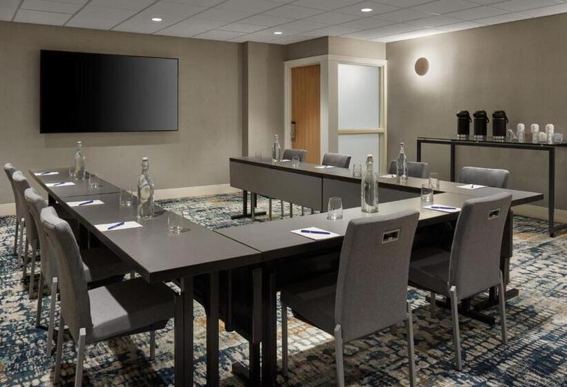 Delta Hotels Calgary Airport In Terminal