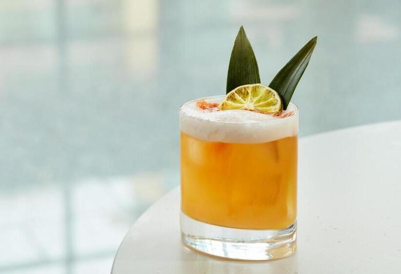 Delta Hotels Calgary Airport In Terminal