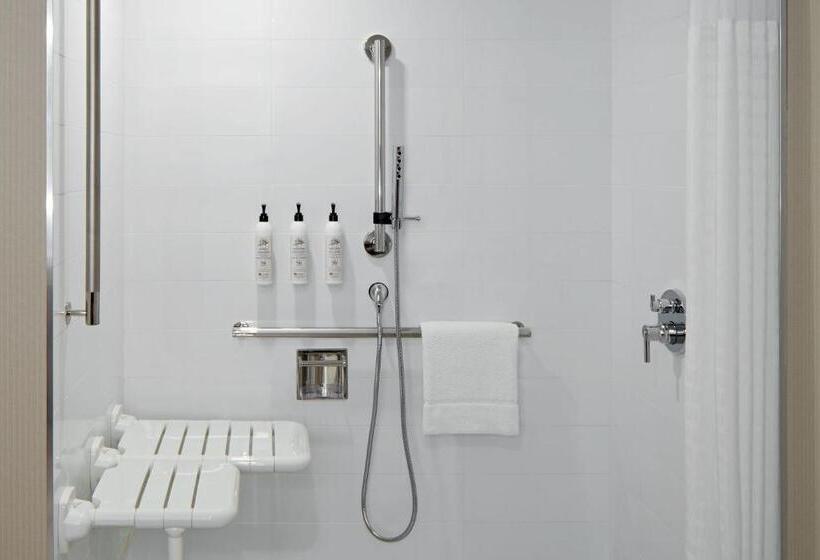 Delta Hotels Calgary Airport In Terminal