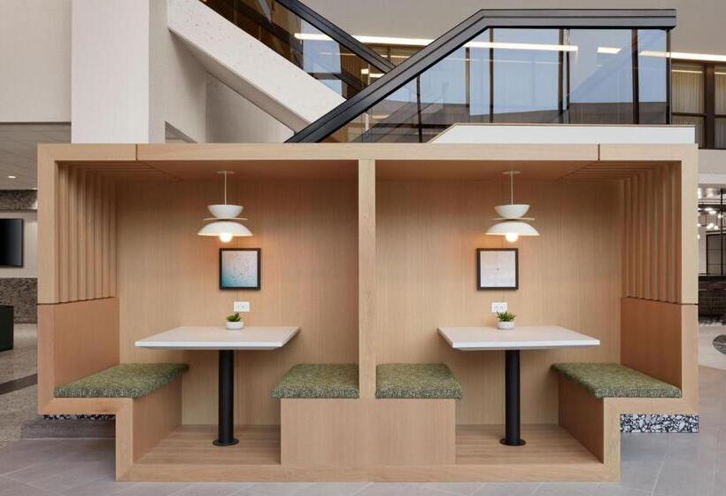 Delta Hotels Calgary Airport In Terminal