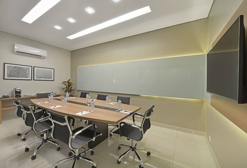 ホテル Deville Business Maringa