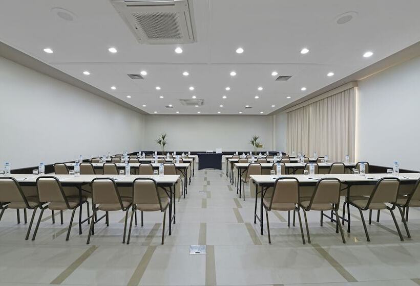 ホテル Deville Business Maringa