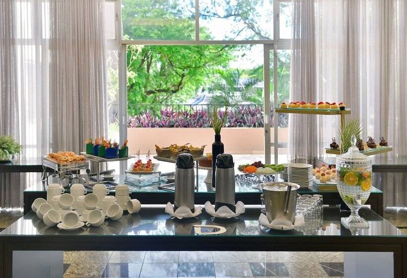 ホテル Deville Business Maringa