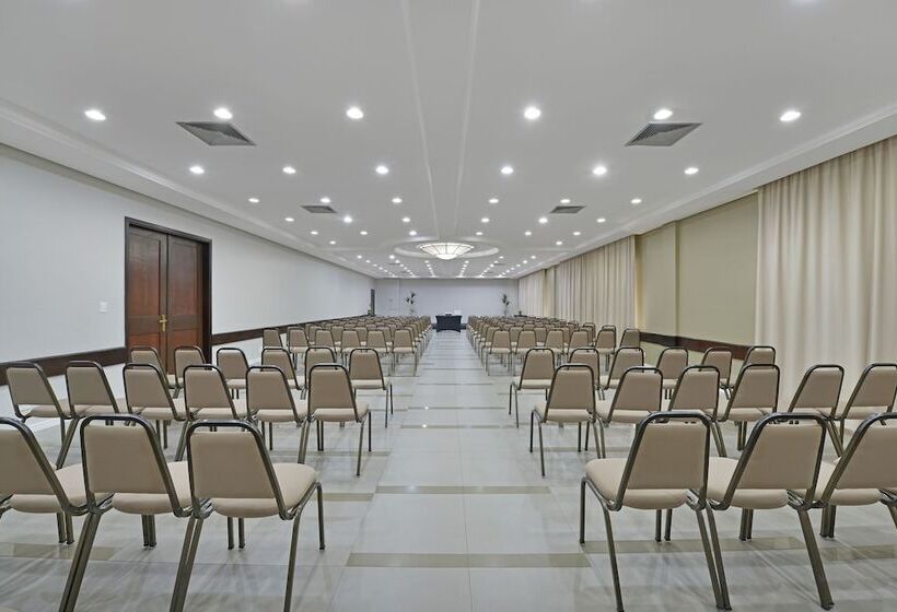 ホテル Deville Business Maringa