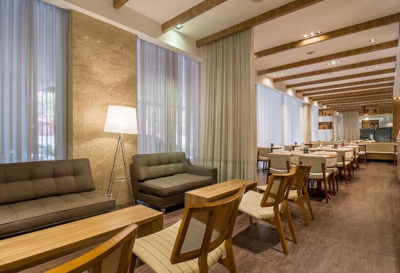 ホテル Deville Business Maringa