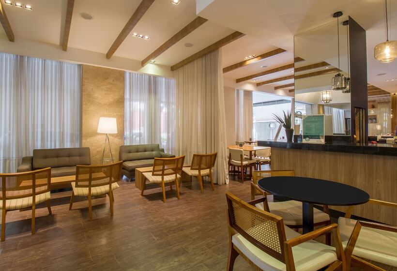 ホテル Deville Business Maringa