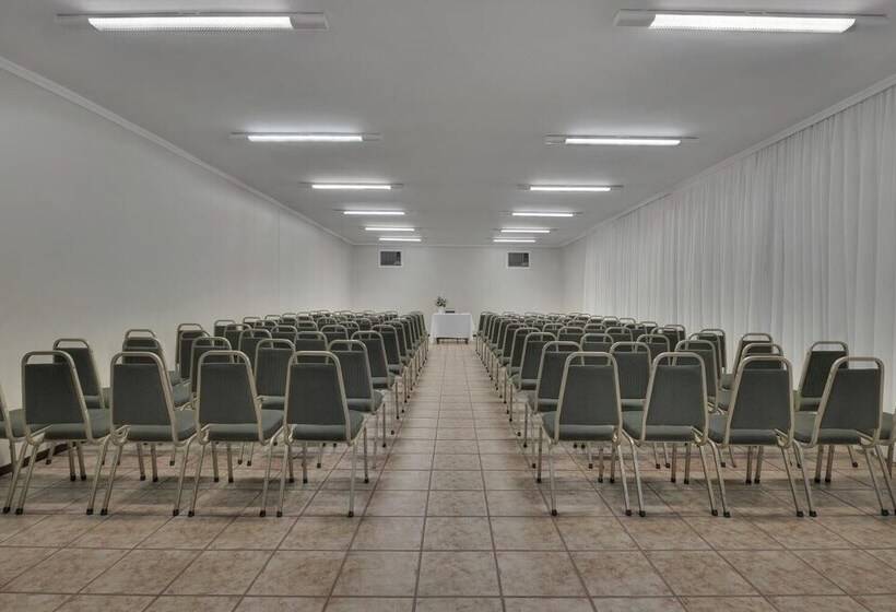 Отель Deville Express Guaira