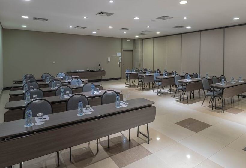 בית מלון כפרי Deville Prime Cuiaba