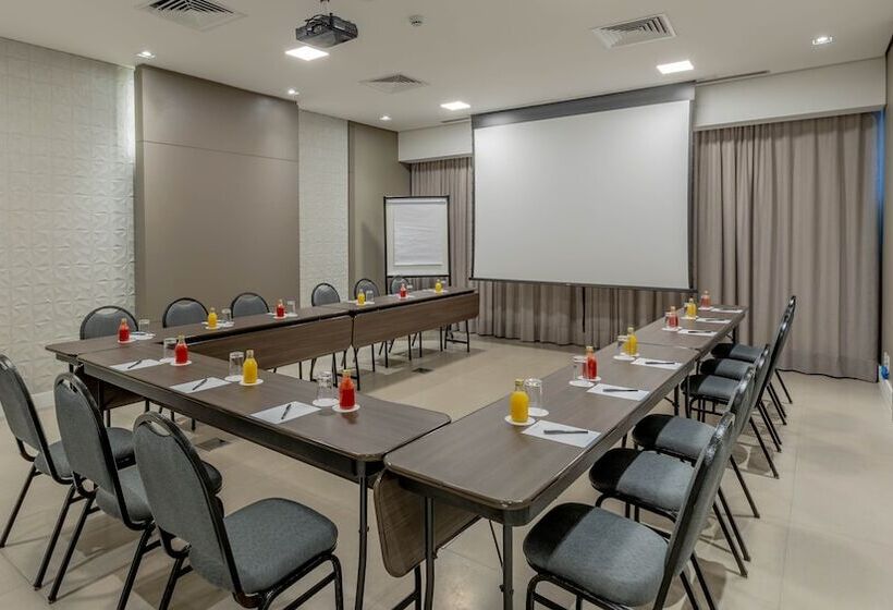 בית מלון כפרי Deville Prime Cuiaba