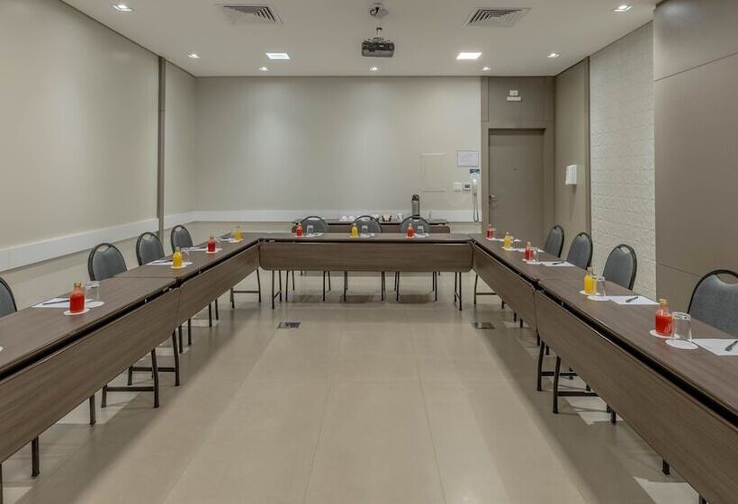 בית מלון כפרי Deville Prime Cuiaba