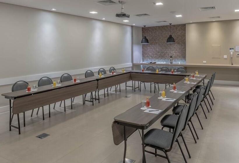 בית מלון כפרי Deville Prime Cuiaba