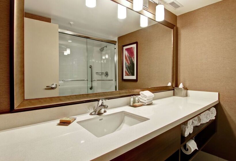 Doubletree By Hilton Hotel West Edmonton