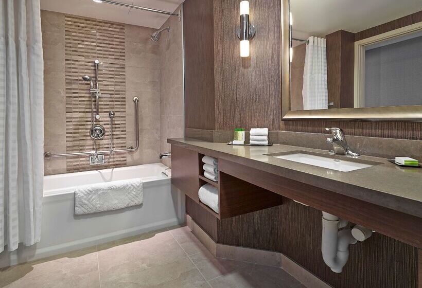 Doubletree By Hilton Hotel West Edmonton