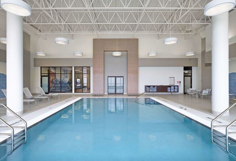 Doubletree By Hilton Hotel West Edmonton