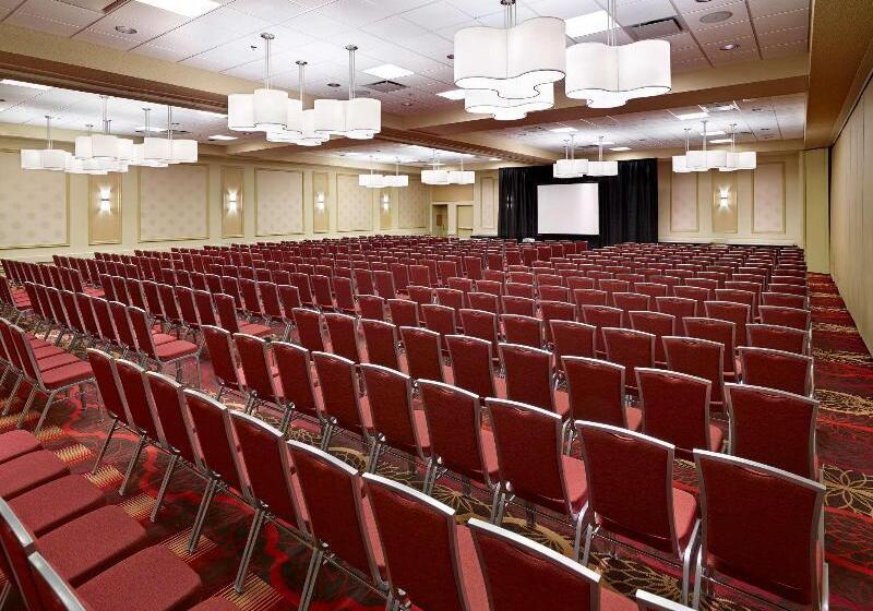 Doubletree By Hilton Hotel West Edmonton