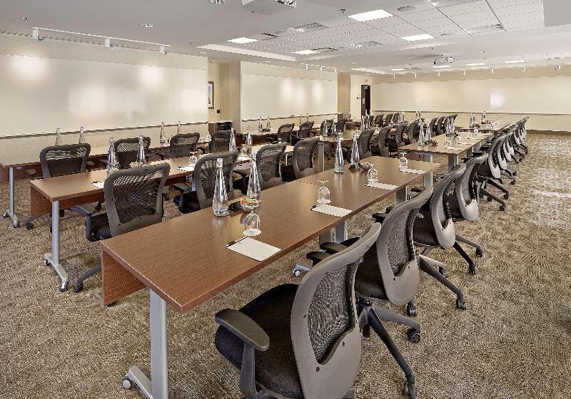 Doubletree By Hilton Hotel West Edmonton