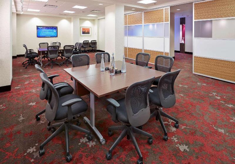 Doubletree By Hilton Hotel West Edmonton