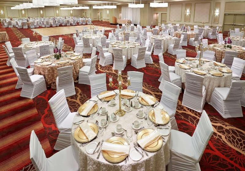 Doubletree By Hilton Hotel West Edmonton