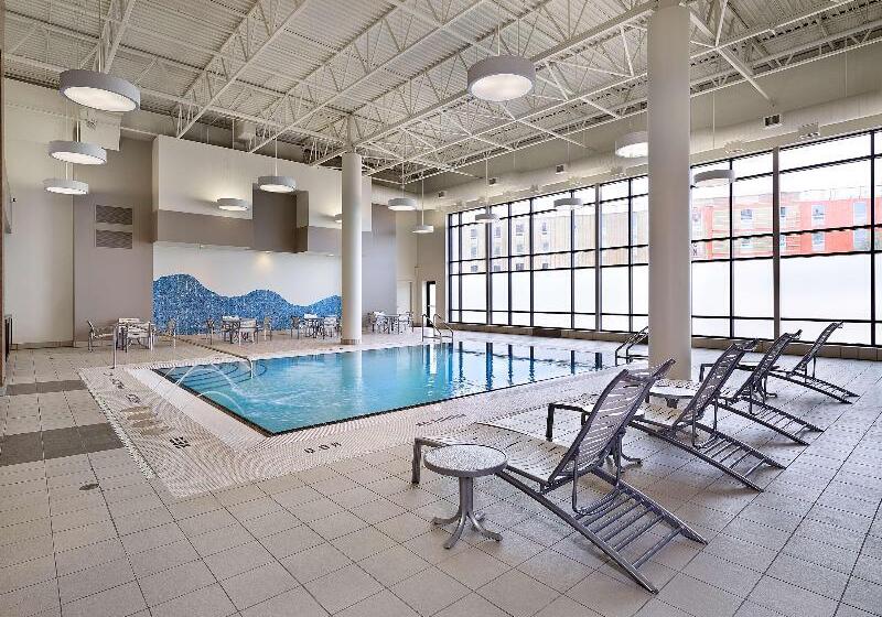 Doubletree By Hilton Hotel West Edmonton