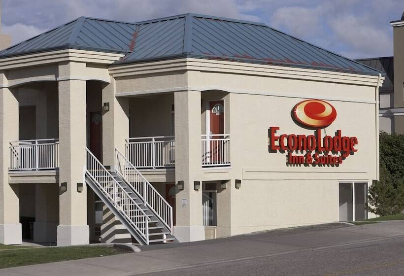 בית מלון כפרי Econo Lodge Inn & Suites University