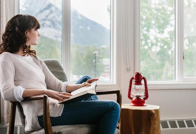 Отель Elk + Avenue