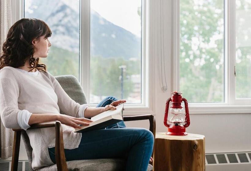 Отель Elk + Avenue