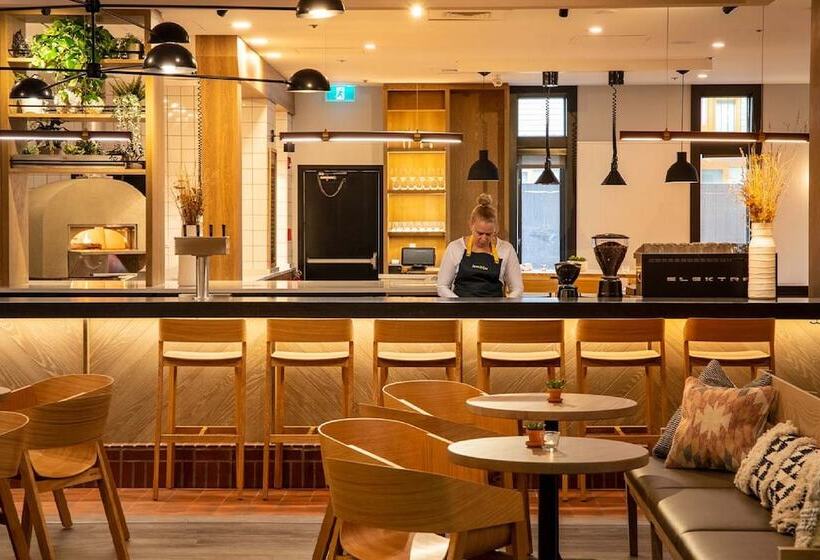 Отель Elk + Avenue