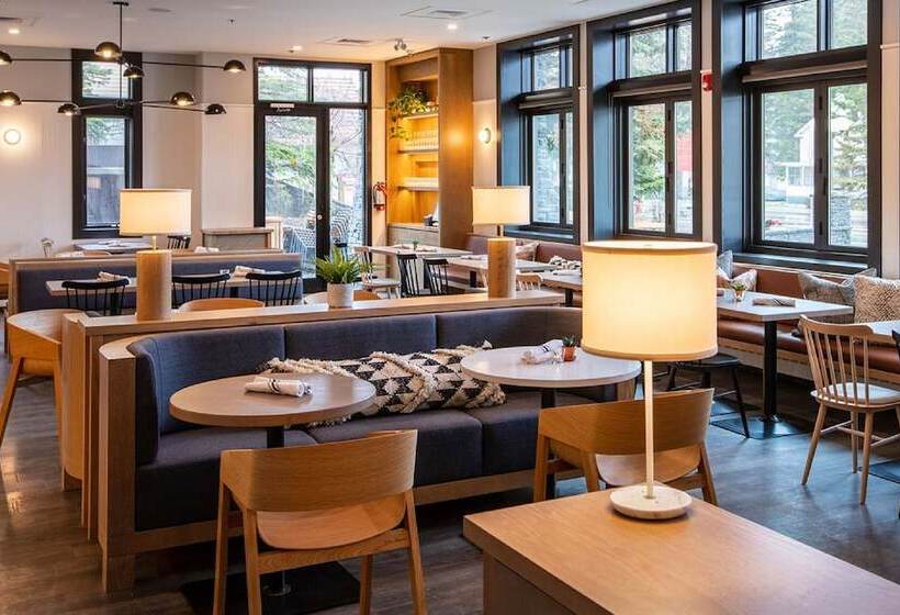 Отель Elk + Avenue