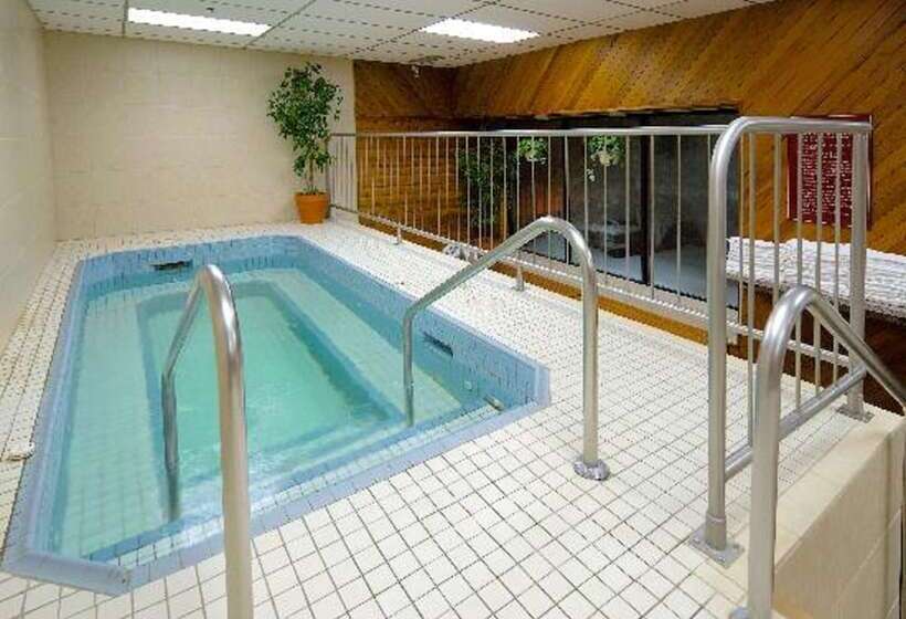 Отель Elk + Avenue