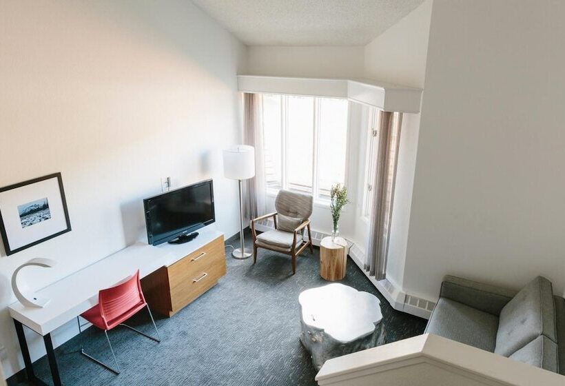 Отель Elk + Avenue