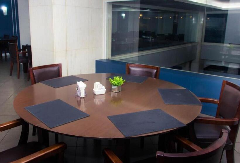 Embaixador Hotel By Fast10