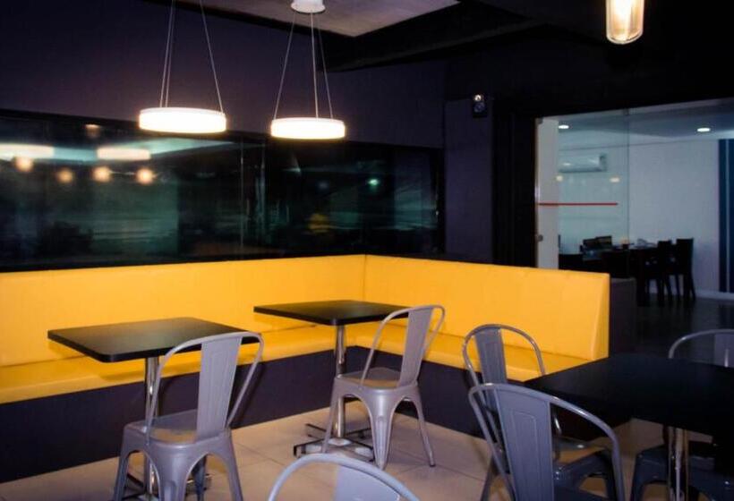 Embaixador Hotel By Fast10